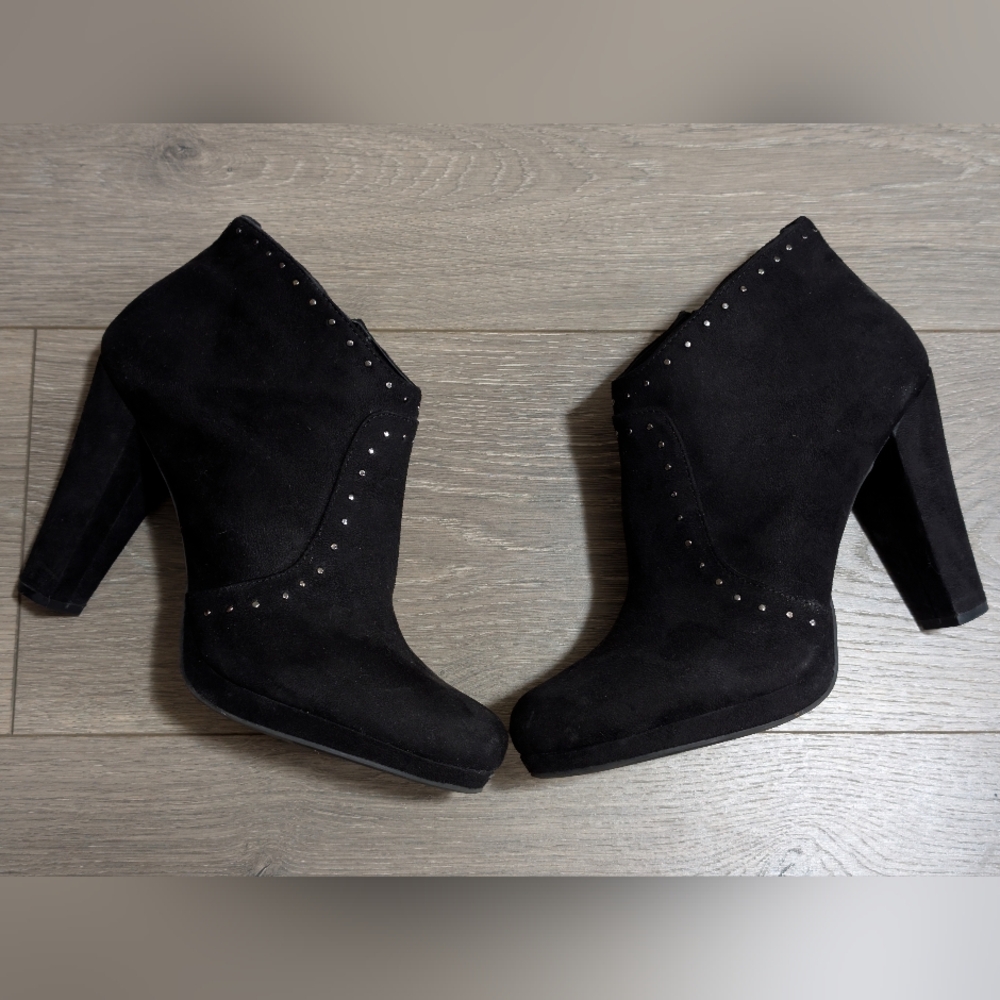 Report•Remi Women's Black Faux Suede Studded Ankle Booties With Zipper•Size:9.5
